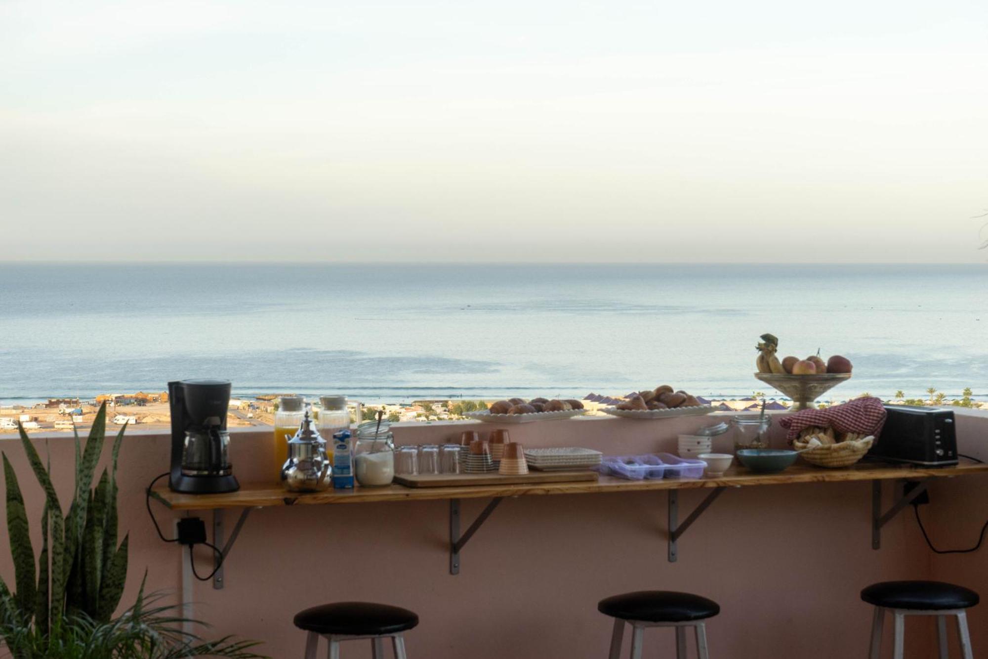 Monkey'S Guest House - Ocean View Rooms & Apartment With Rooftop Tamraght Exterior foto