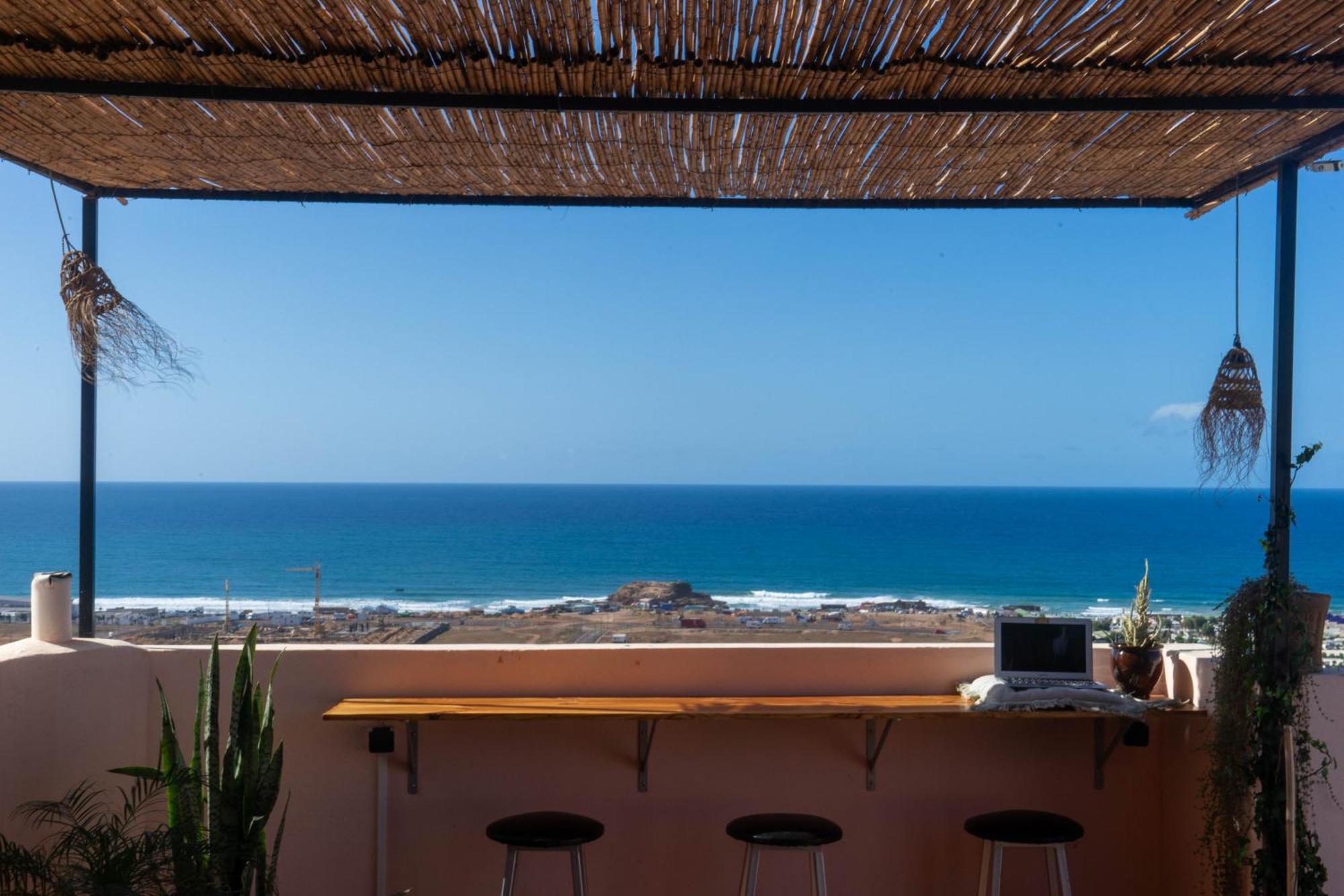 Monkey'S Guest House - Ocean View Rooms & Apartment With Rooftop Tamraght Exterior foto