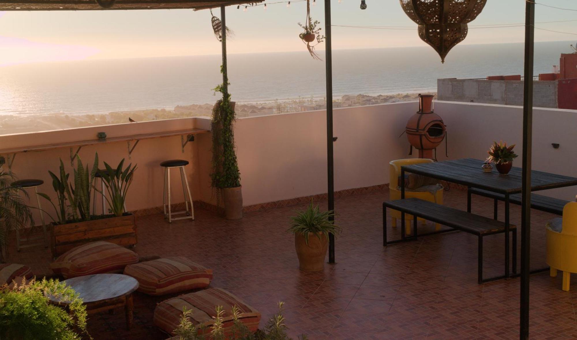 Monkey'S Guest House - Ocean View Rooms & Apartment With Rooftop Tamraght Exterior foto