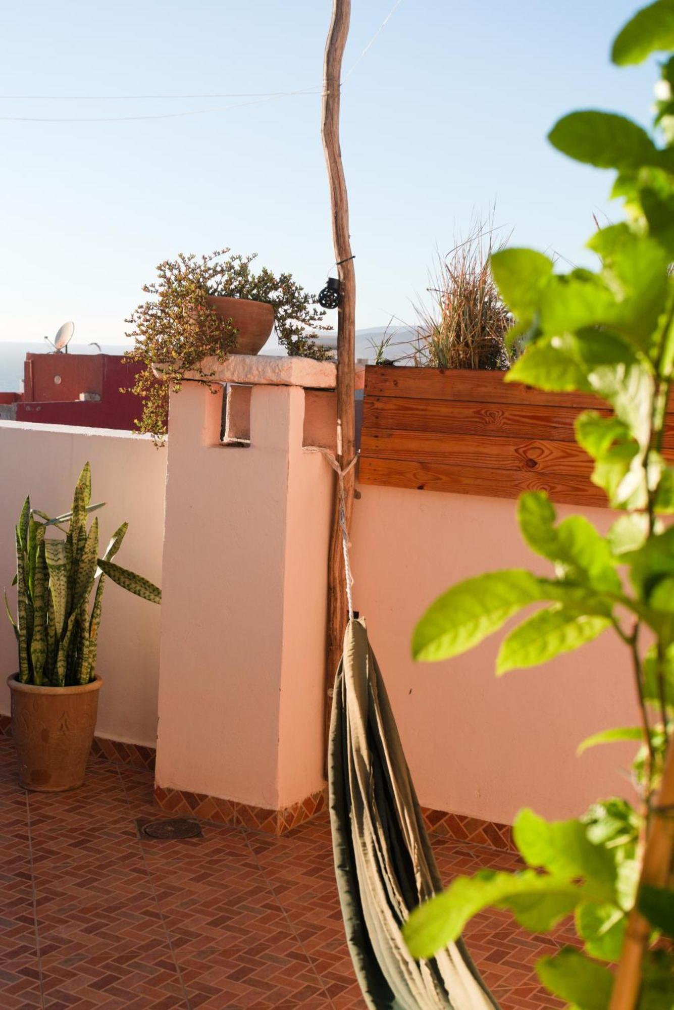 Monkey'S Guest House - Ocean View Rooms & Apartment With Rooftop Tamraght Exterior foto